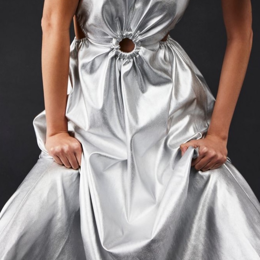 JULES KAE BOLD SHINY SILVER MIDI DRESS W/O-RING FRONT DETAIL AND SIDE CUTOUTS S - Picture 5 of 9